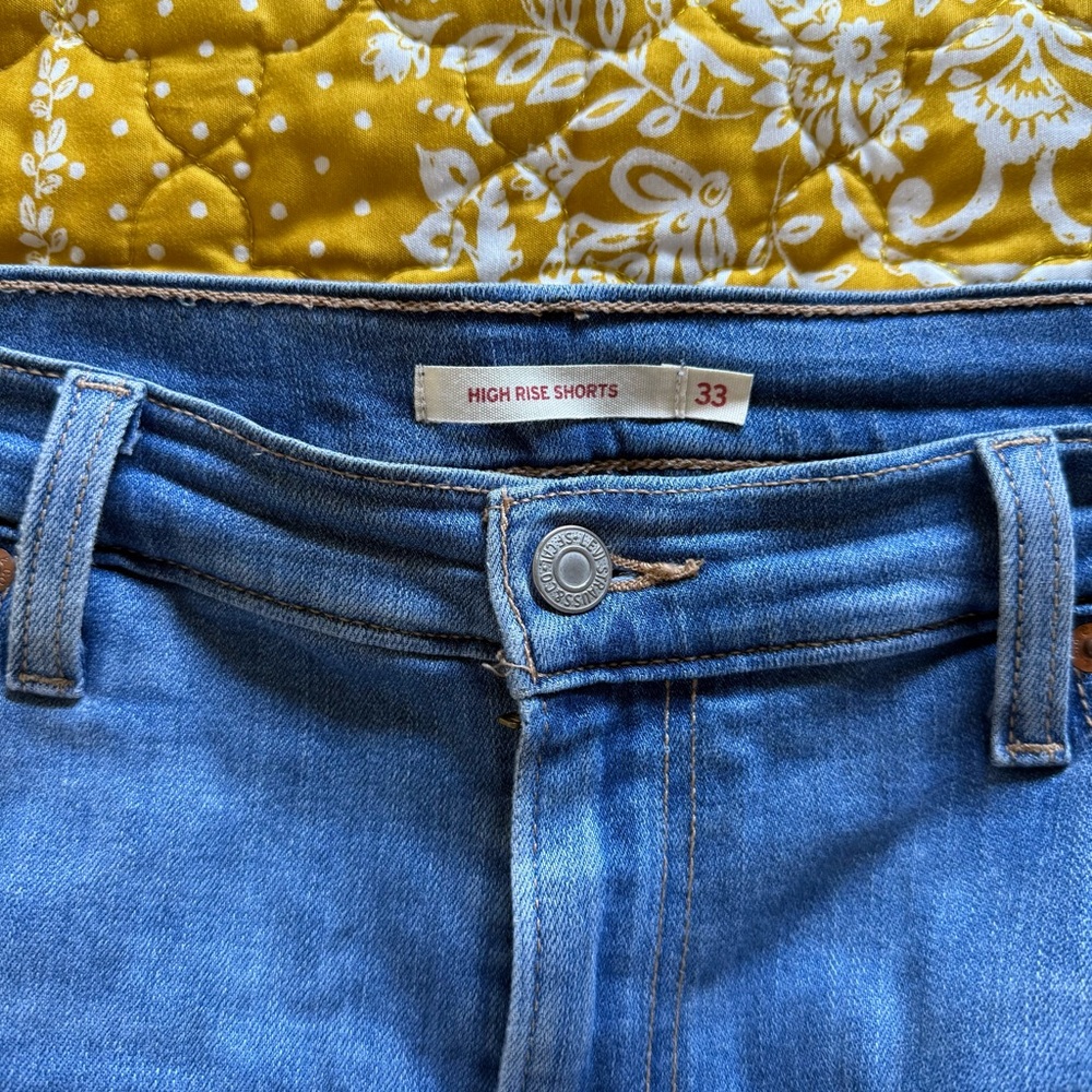 Levis High Rise Shorts - Picture 2 of 5